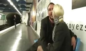 پدر عکس های سکسی از کون و برادر دانشجو را با مرد سیاه پوست می سوزانند
