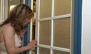 اوا لوویا خودش و بیدمشک ماساژ می فیلم سکس هواپیما دهد