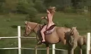 زاغه ای که با انگشتان خود عضوی را تعقیب عکس سکس کیرتوکوس می کند