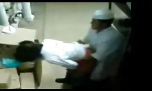 زن بالغ جذب یک بلوند جوان است عکسهای سکسی پسران