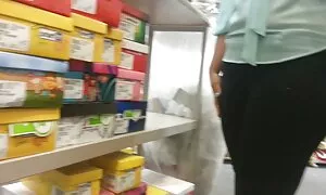 من یک تکه مایع کیرکلفت متحرک منی انداختم