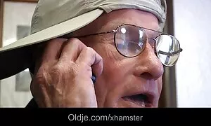 او یک دختر زیبا را عکس سکسی فونیکس ماری با سبک سگ گرفتار کرد